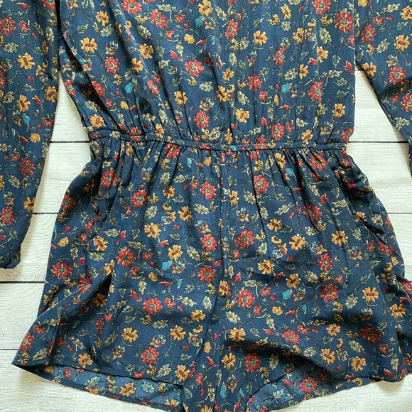 Long sleeved romper 🍓 - Picture 2 of 5